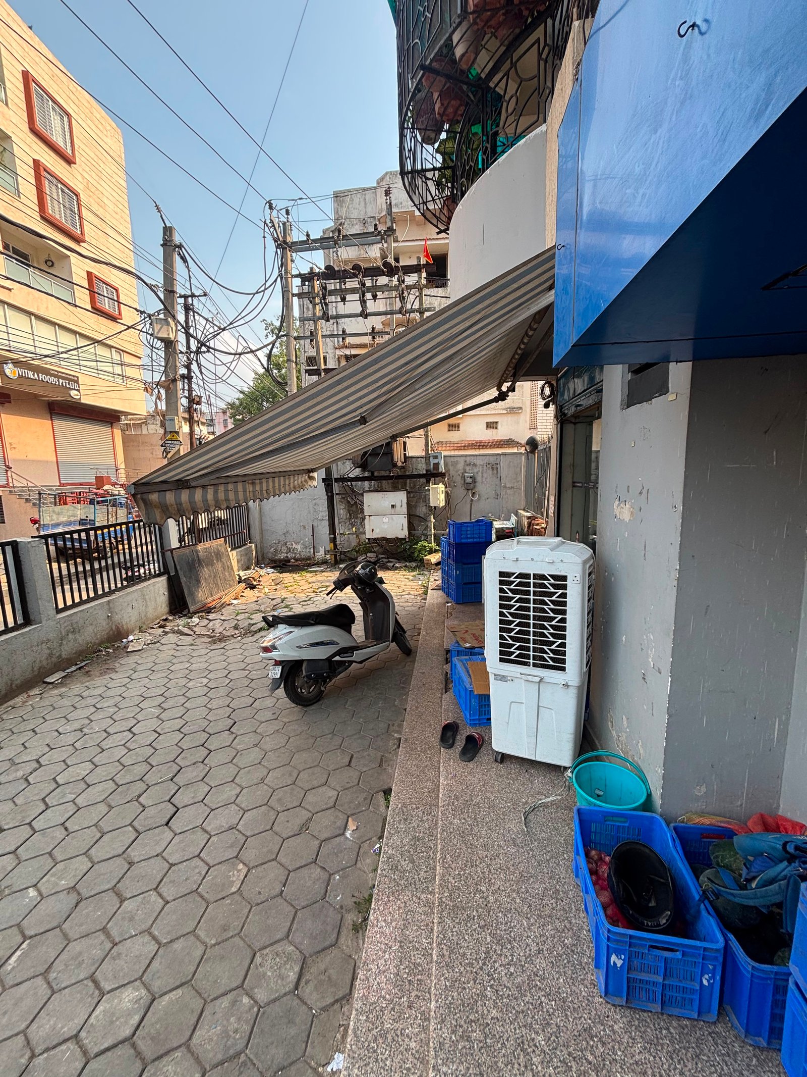 On road Commercial , near Pahari Mandir