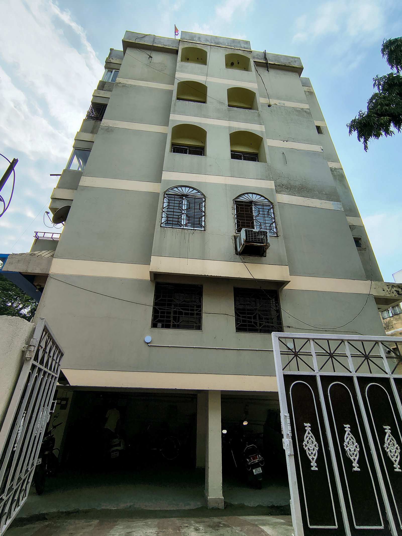 3BHK in Upper bazar