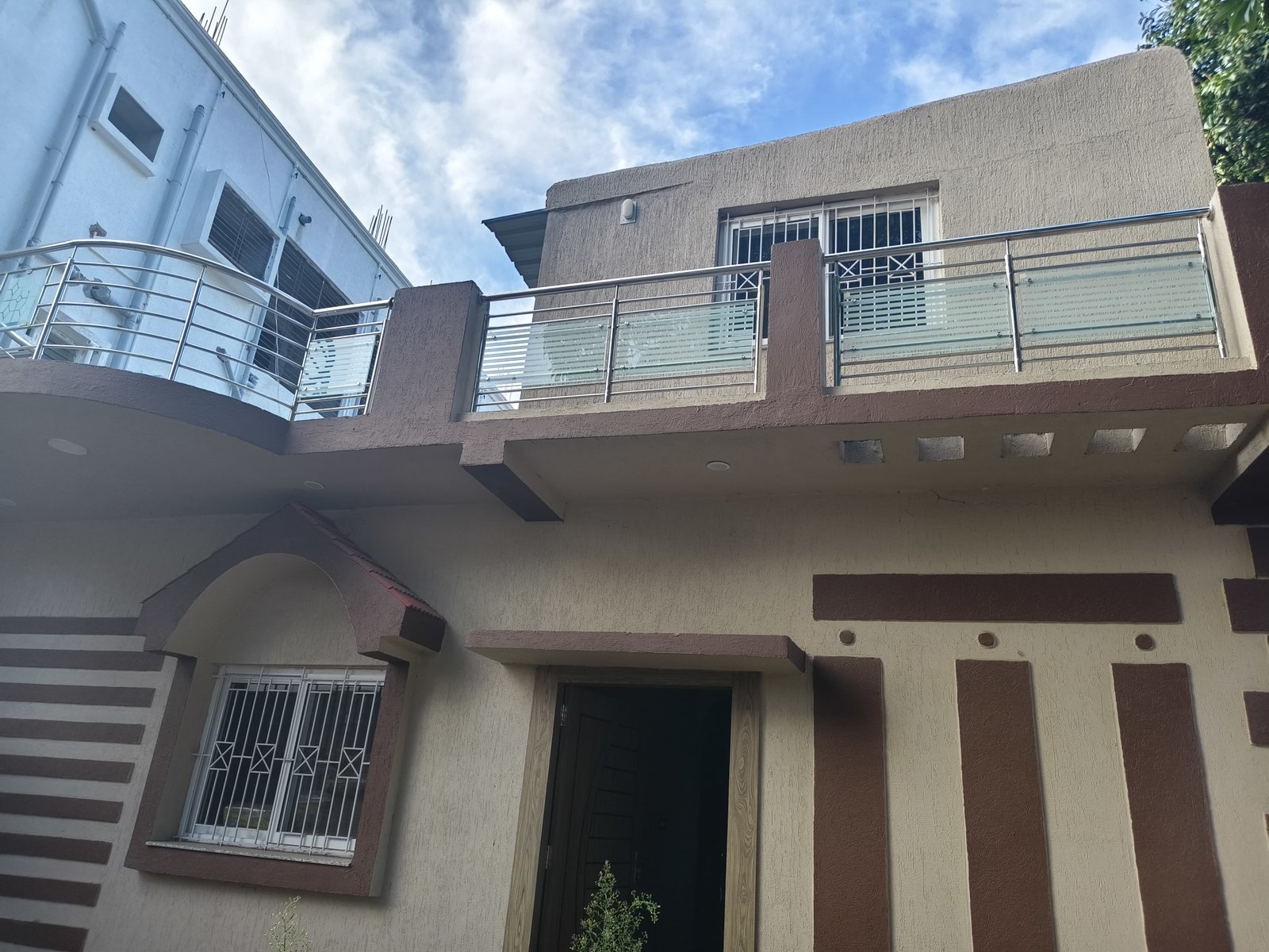 Independent house , jhiri
