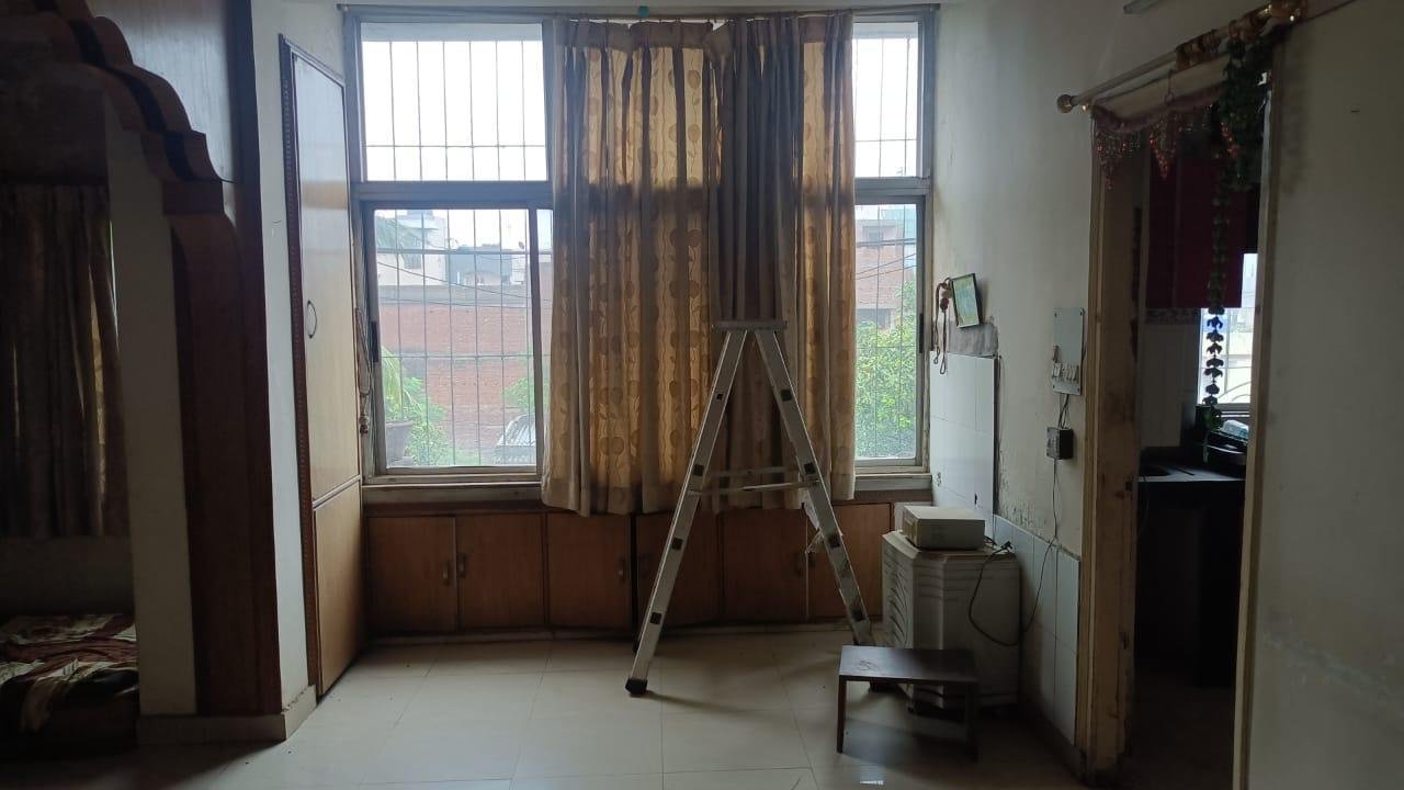 FLAT IN RATU ROAD