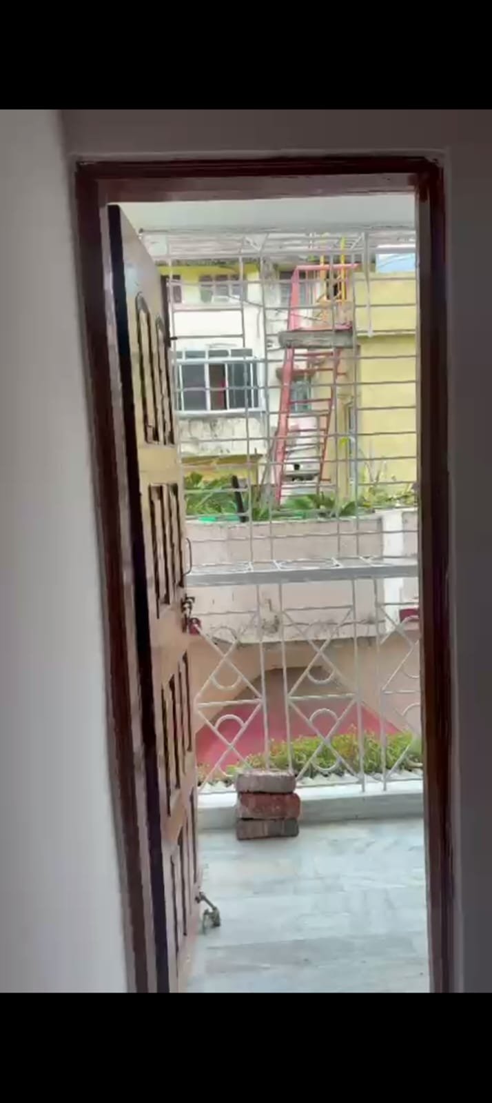 FLAT FOR SALE (BARIATU)