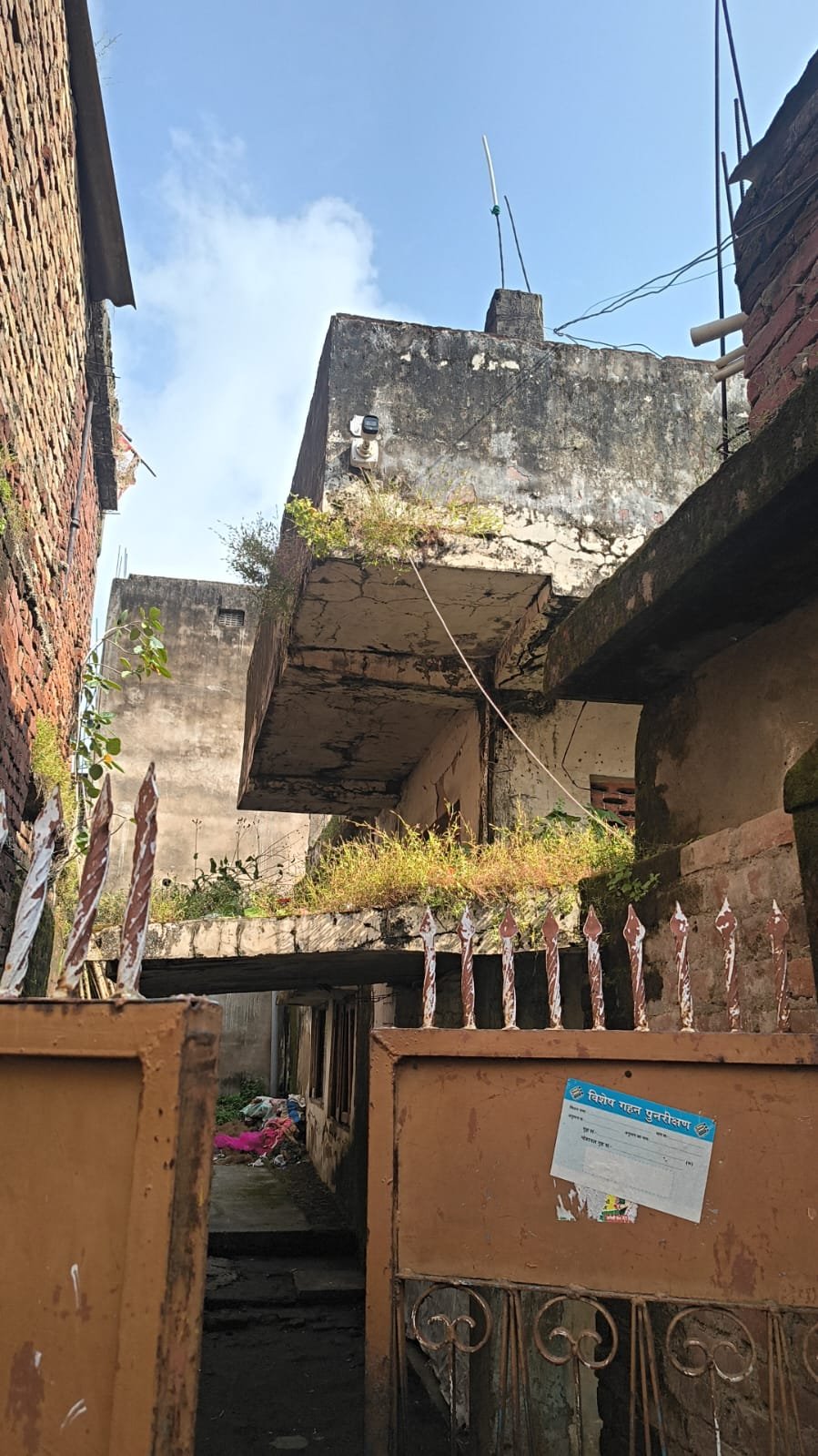 OLD INDEPENDENT HOUSE (KABRISTAN GALI RATU ROAD)