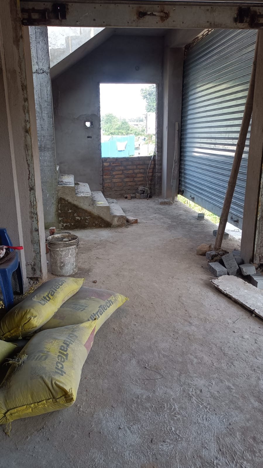 SHOP ON RENT (KATATHAHAL MORE)